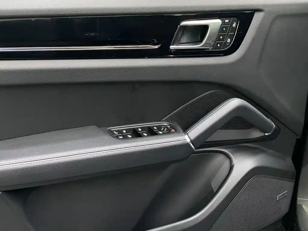 Porsche Cayenne Hybrid — миниатюра 5