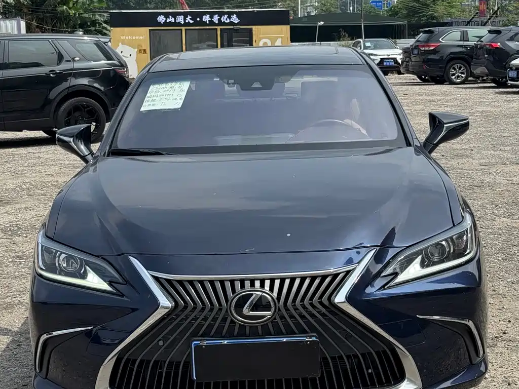 Lexus ES 2018 300h V