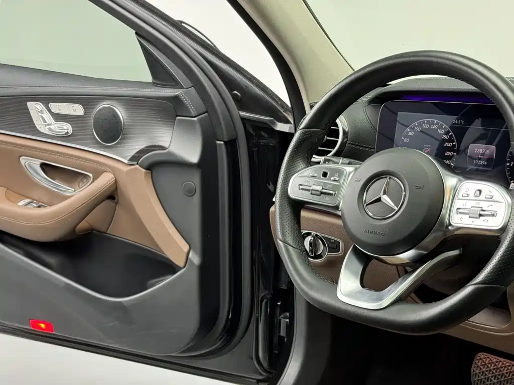 Mercedes-Benz E-Class — миниатюра 14