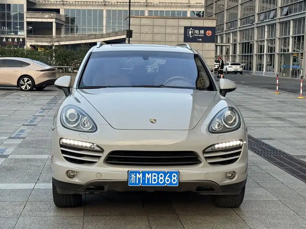 Porsche Cayenne — миниатюра 2