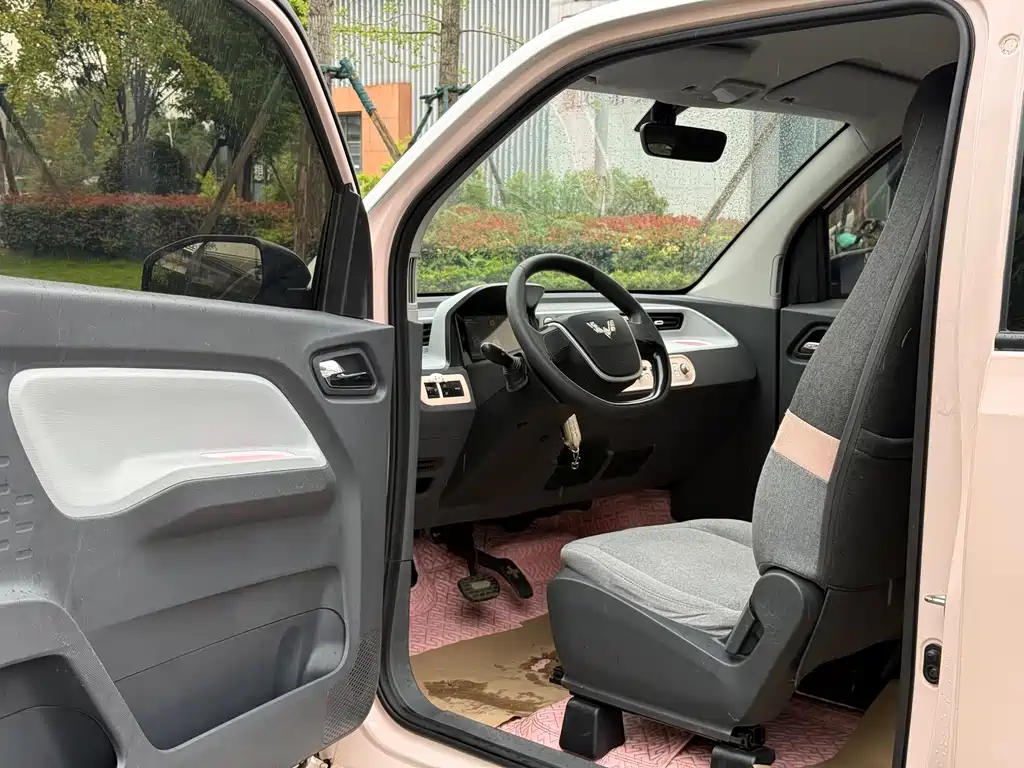 Wuling MINIEV — миниатюра 6