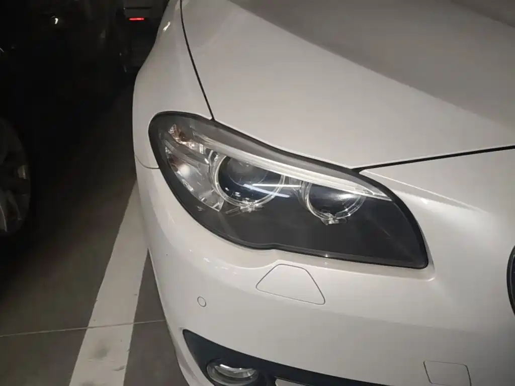 BMW 5 Series — миниатюра 11
