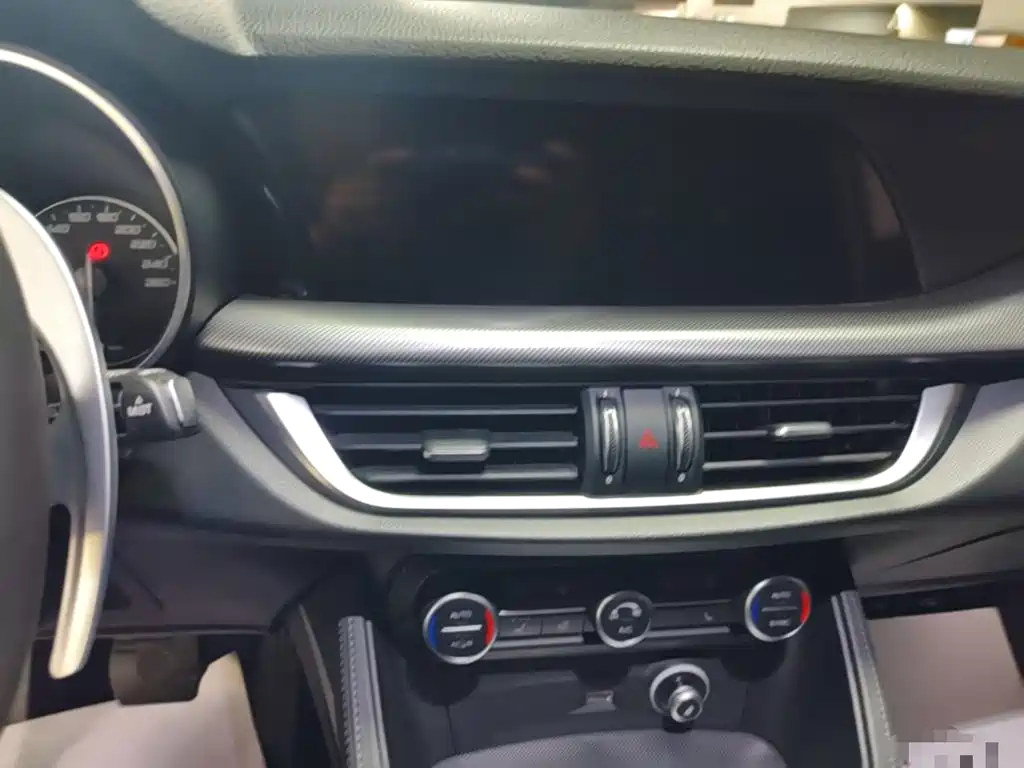 Alfa Romeo Stelvio — миниатюра 13