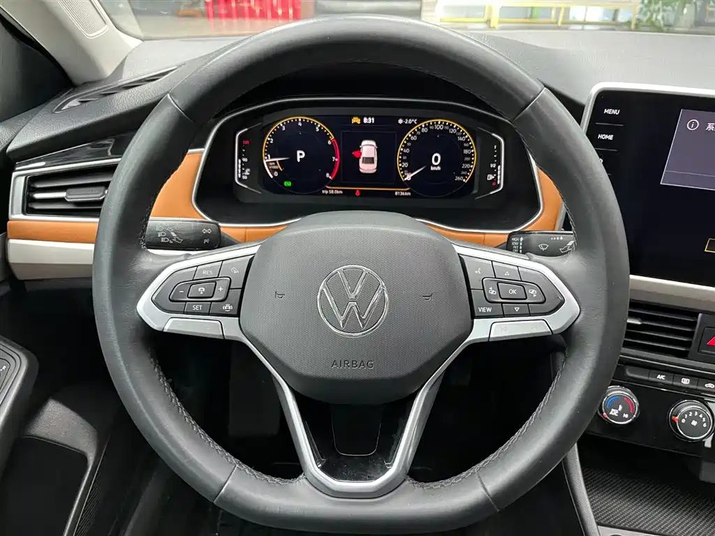 VOLKSWAGEN BORA