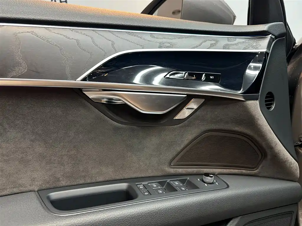 Audi A8 — миниатюра 16