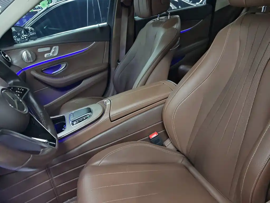 Mercedes-Benz E-Class — миниатюра 11