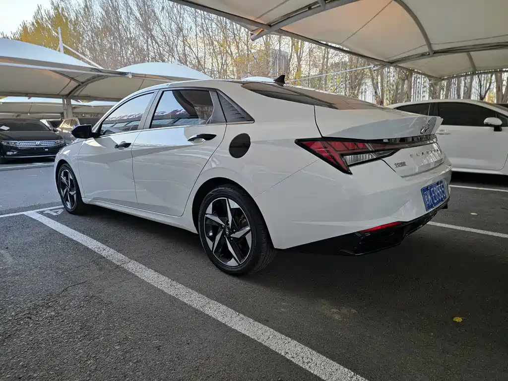 Hyundai Elantra — миниатюра 17