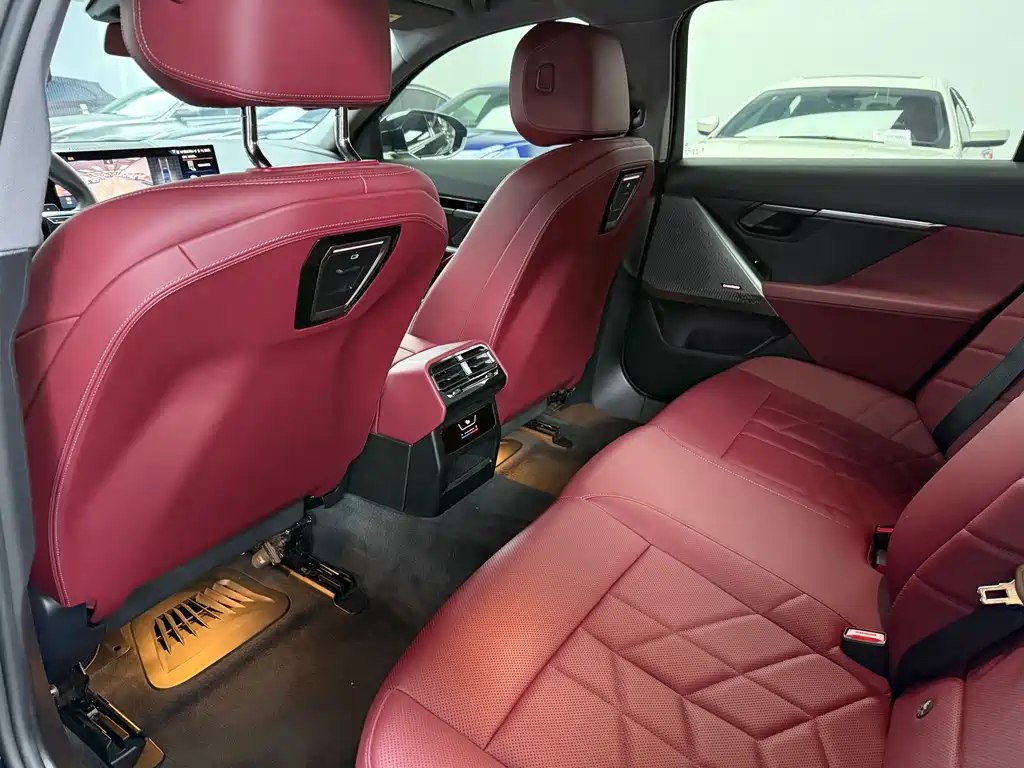 BMW 5 Series — миниатюра 13