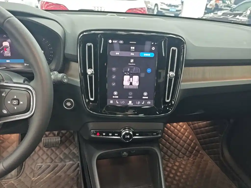 Volvo XC40 — миниатюра 13