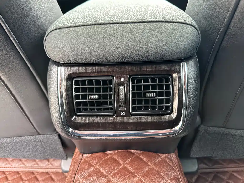 Toyota Crown 2015 2.0T Fashion