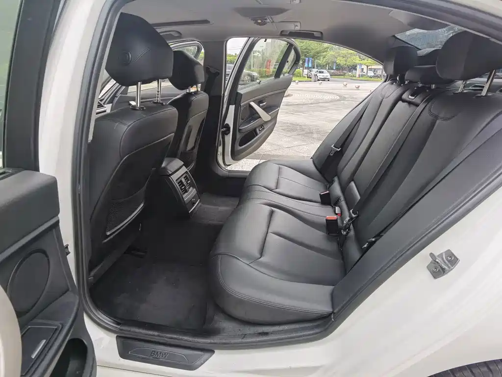 BMW 3 Series — миниатюра 11