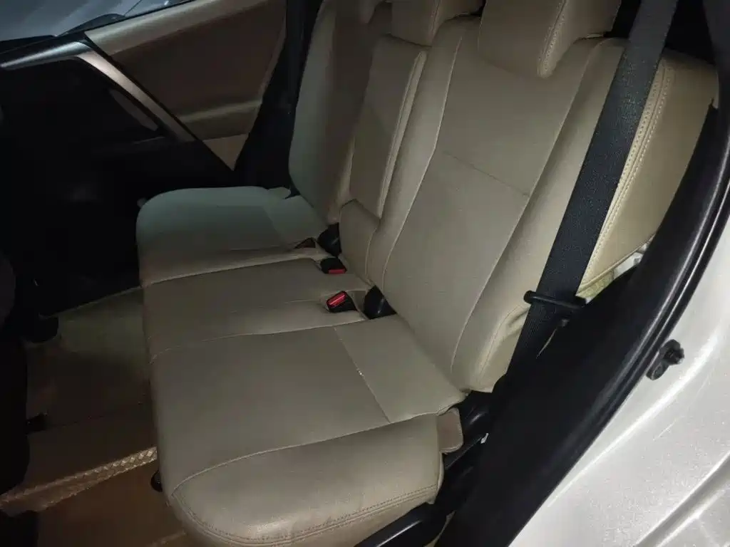 Toyota RAV4 — миниатюра 18