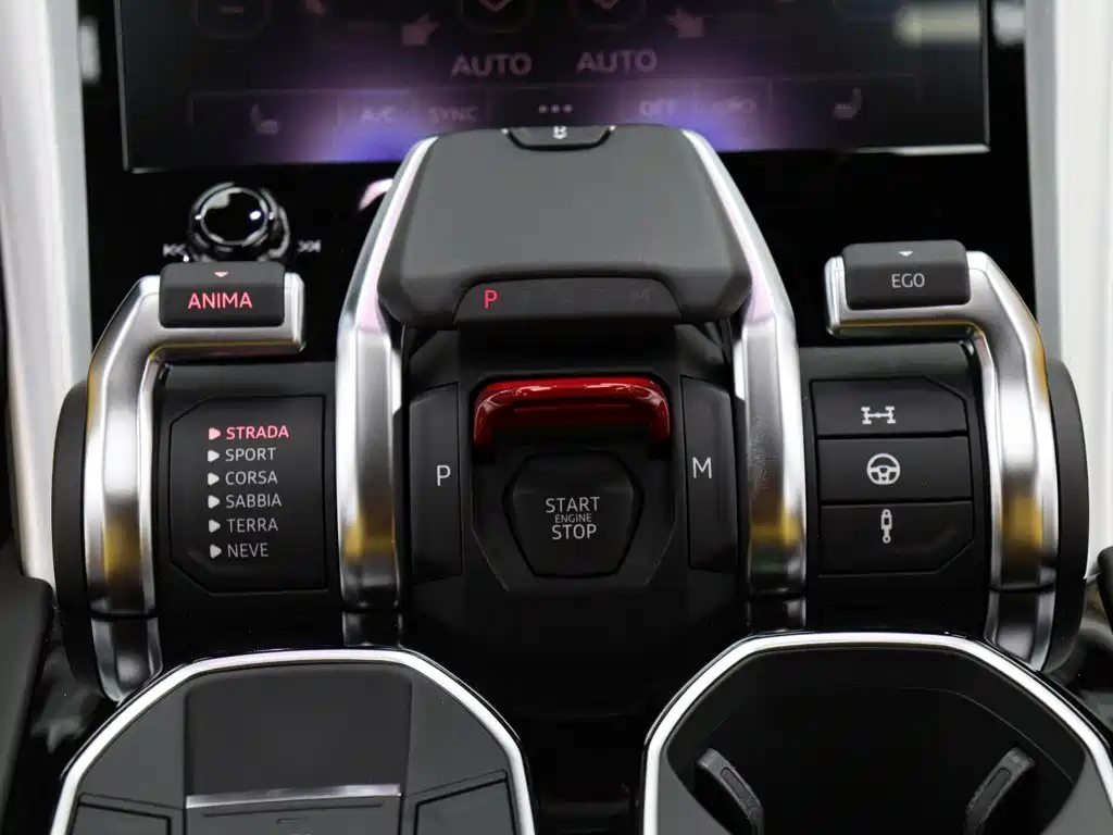 Lamborghini Urus — миниатюра 20