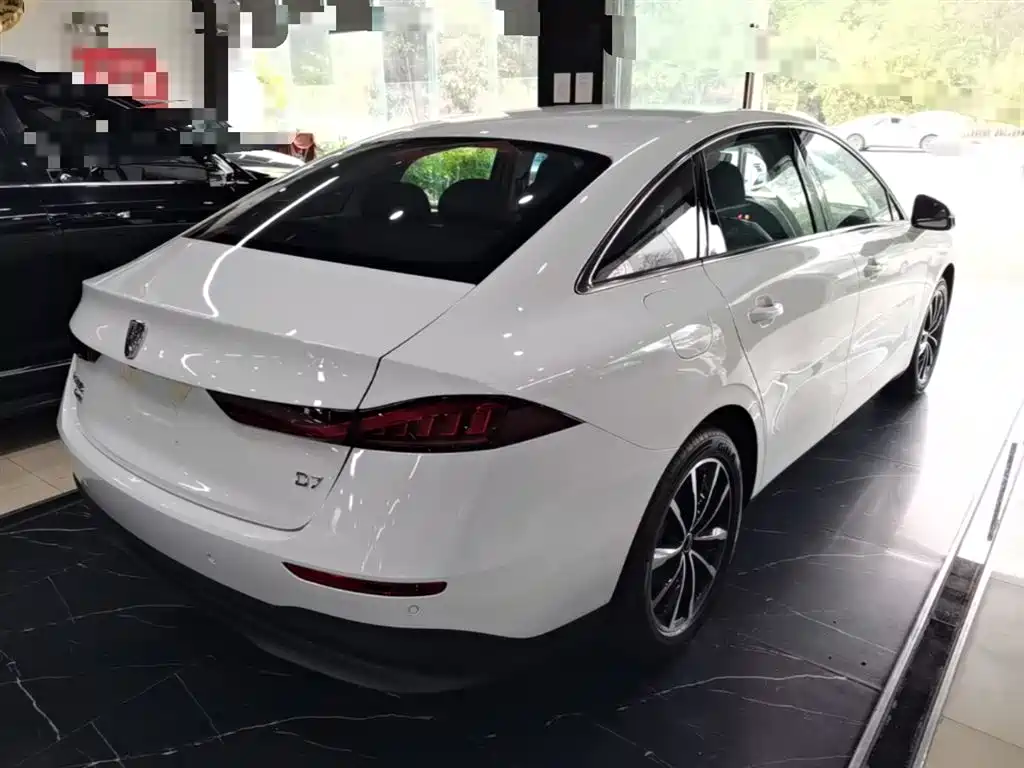 Roewe D7 2025 DMH 125km Champion