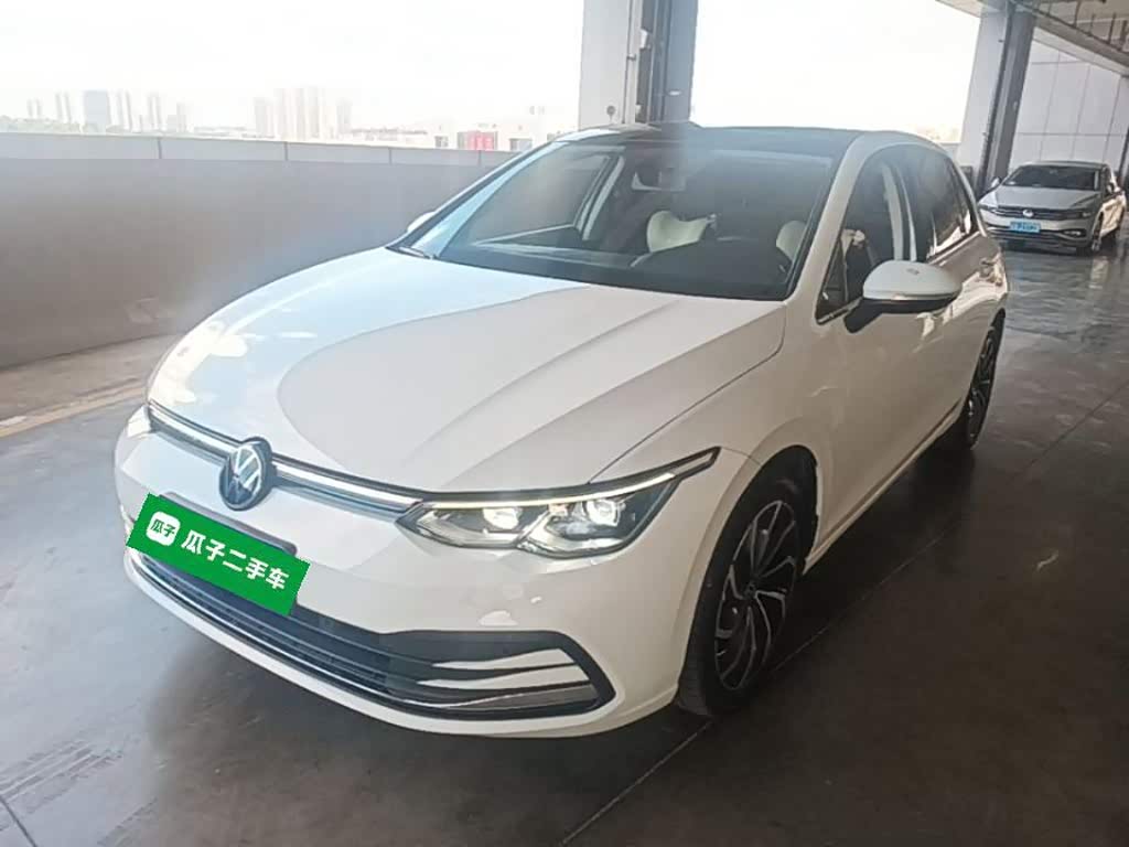 Volkswagen Golf 1.4 л 2023 г. Белый, пробег 45400 км