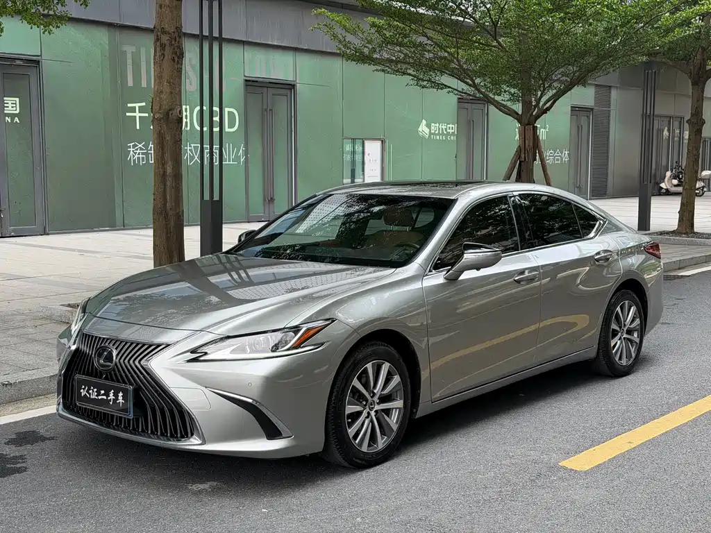 Lexus ES 2021