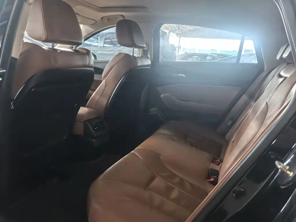 Hongqi Hongqi H5 — миниатюра 5