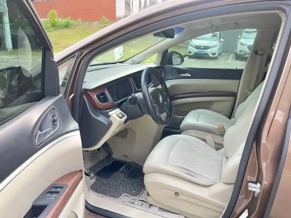 Buick GL8 — миниатюра 7