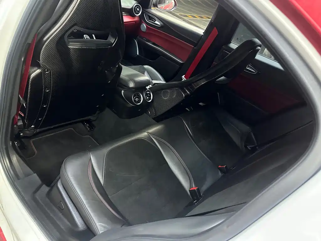 Alfa Romeo Giulia — миниатюра 11