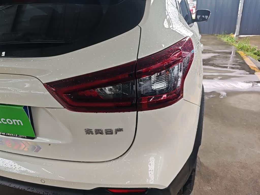 Nissan Qashqai 2.0 л 2023 г. Белый, пробег 25900 км