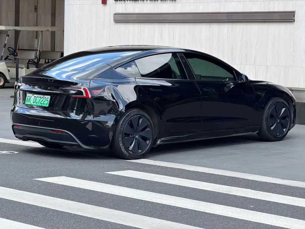 Tesla Model 3 — миниатюра 11