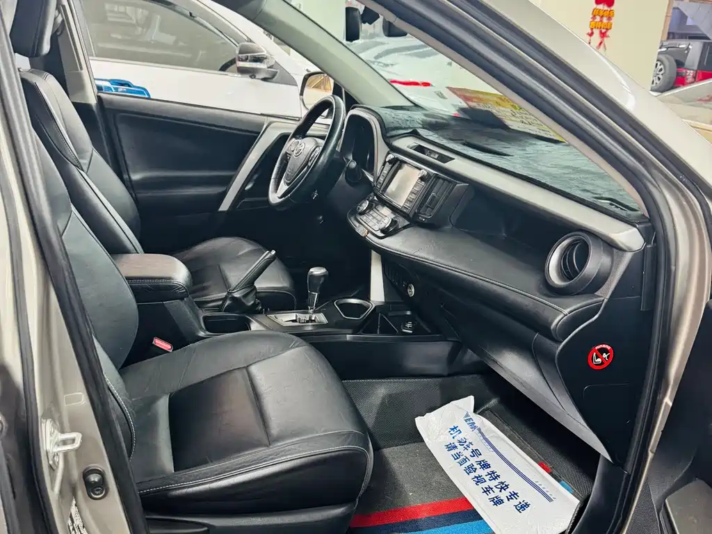Toyota RAV4 — миниатюра 10