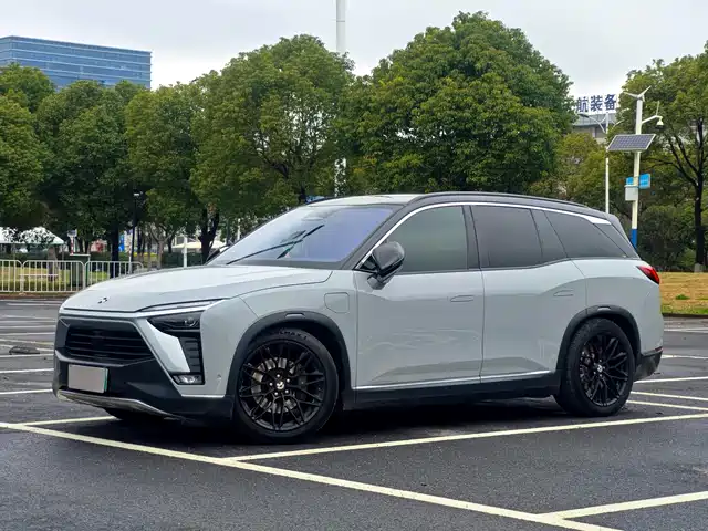 NIO NIO ES8 2022
