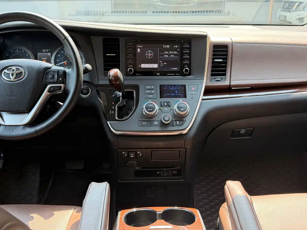 Toyota Sienna — миниатюра 14