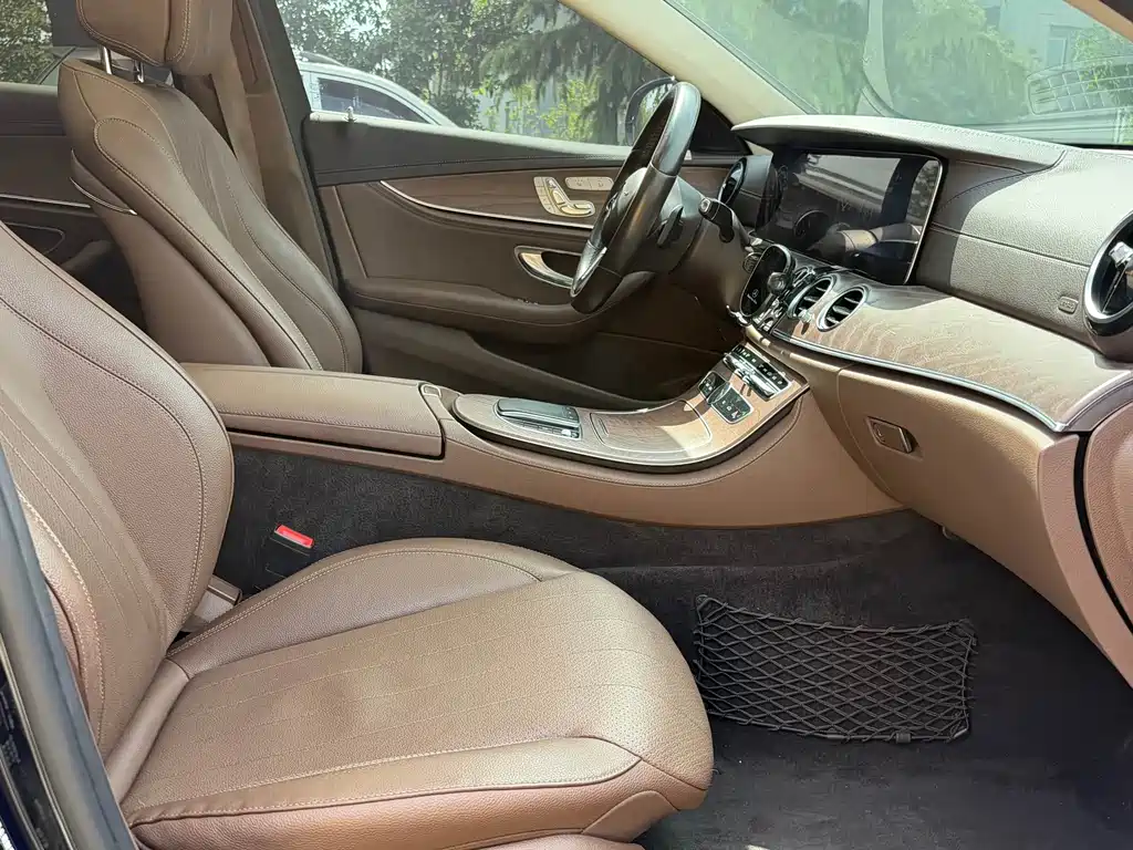 Mercedes-Benz E-Class — миниатюра 5