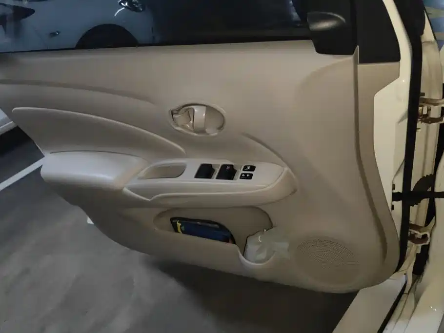 Nissan Sunny — миниатюра 7