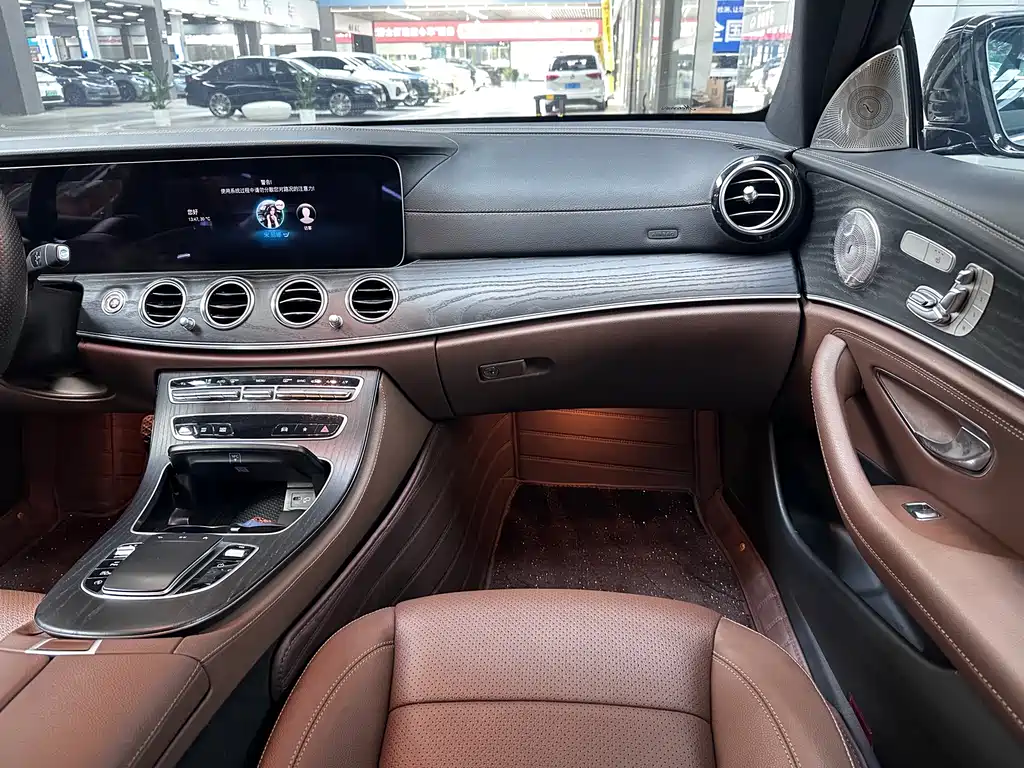 Mercedes-Benz E-Class — миниатюра 8
