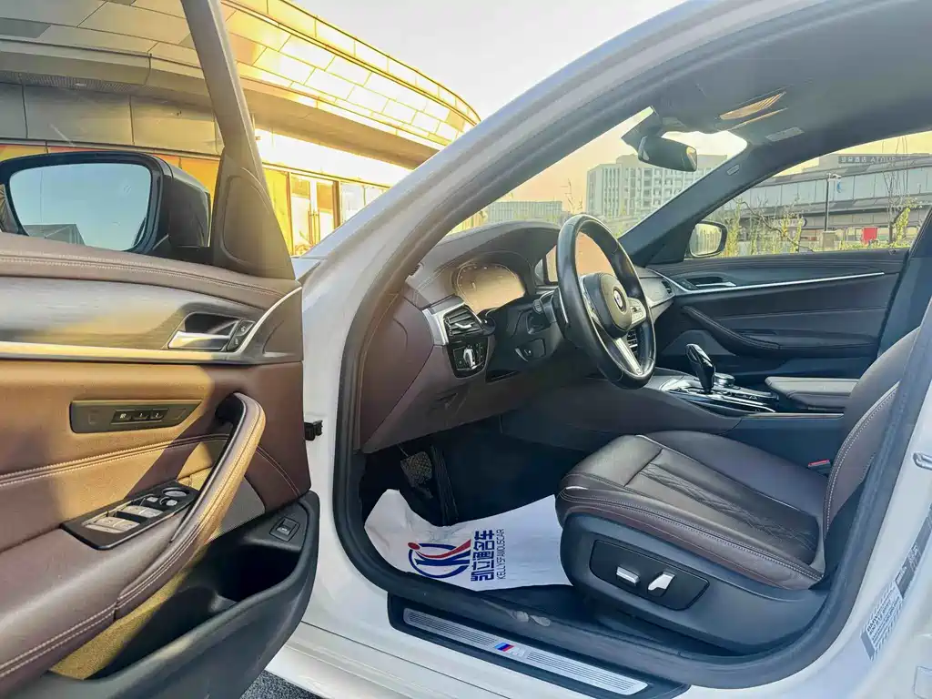BMW 5 Series — миниатюра 12