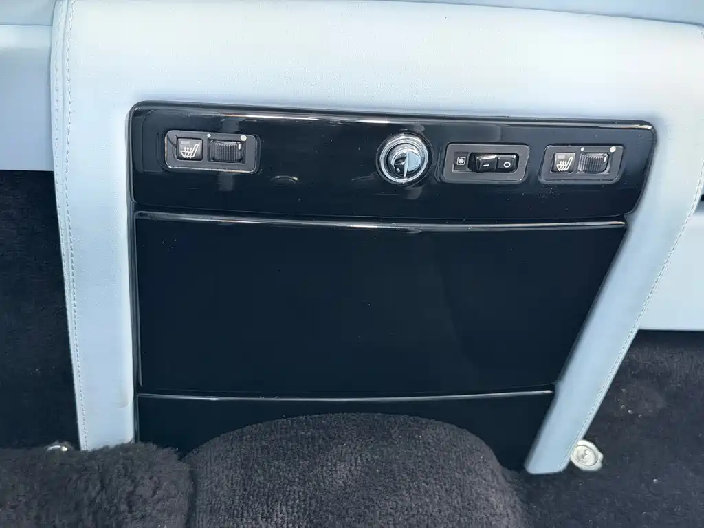 Rolls-Royce Phantom — миниатюра 13