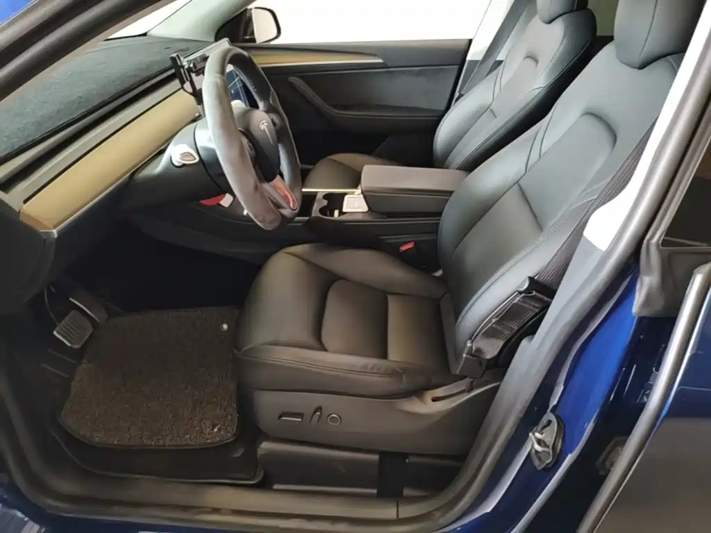 Tesla Model Y — миниатюра 15