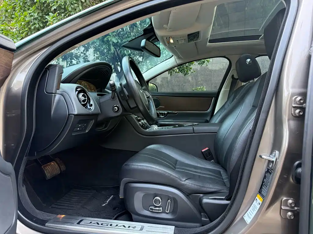 Jaguar XJ — миниатюра 4