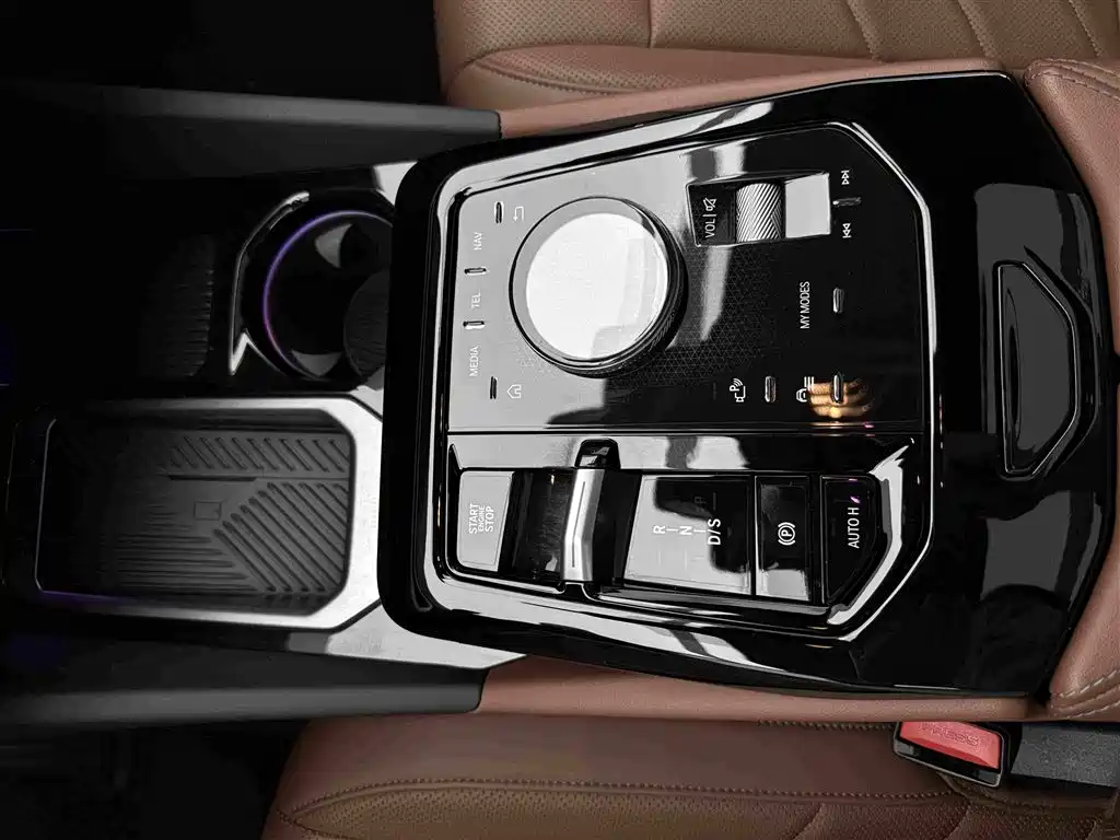 BMW 5 Series — миниатюра 13