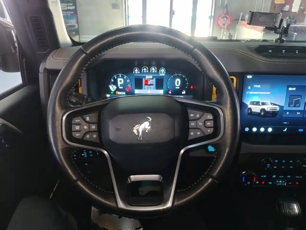 Ford Bronco — миниатюра 11