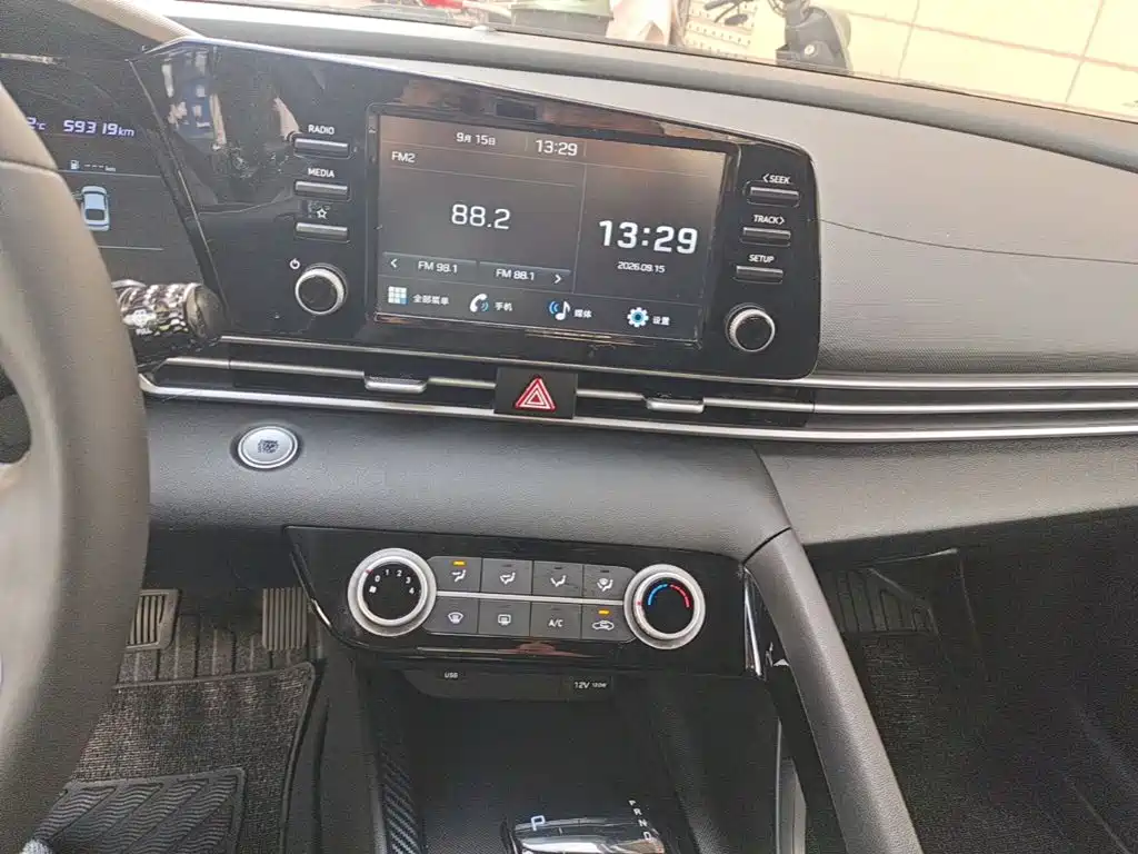 Hyundai Elantra — миниатюра 13