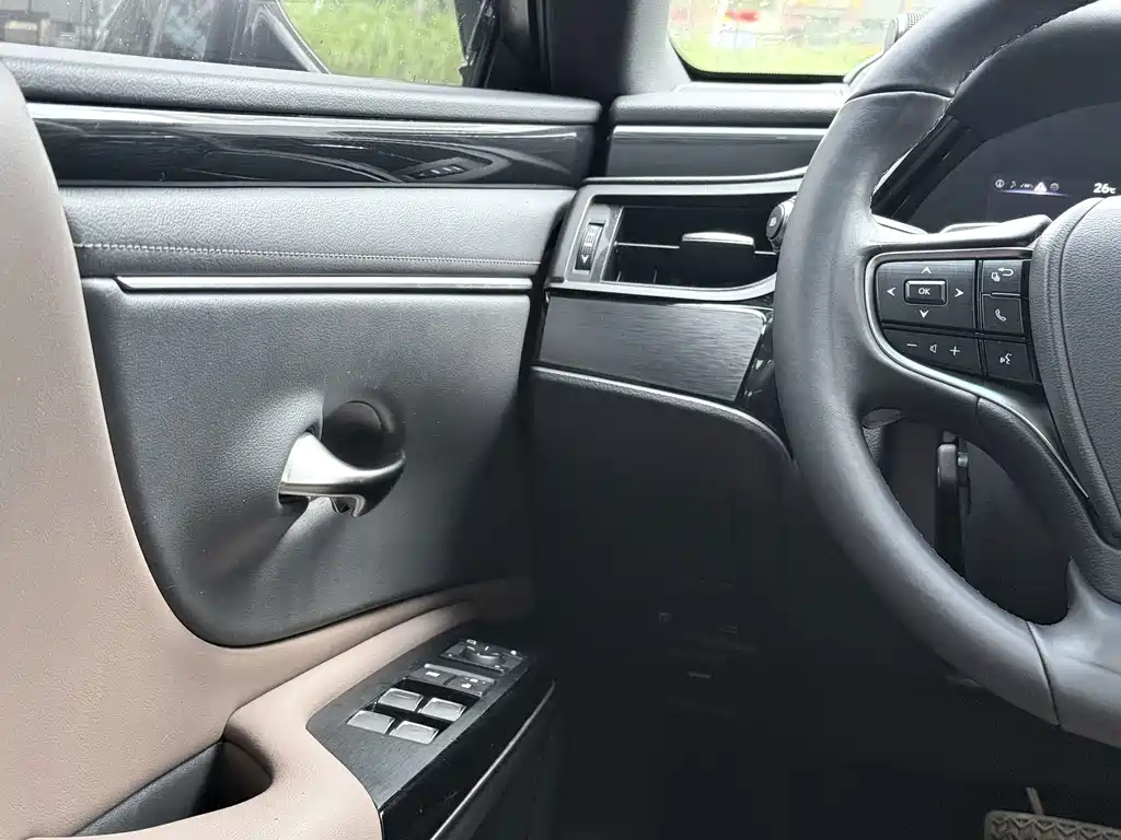 Lexus ES — миниатюра 14
