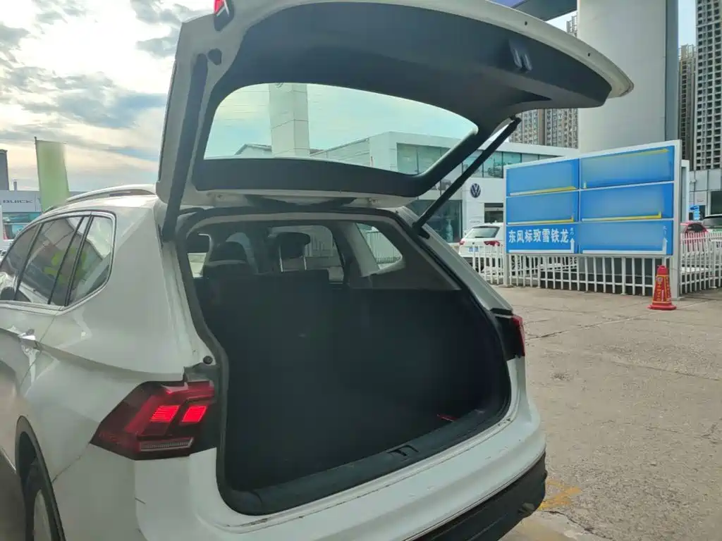 Volkswagen Tiguan L — миниатюра 19