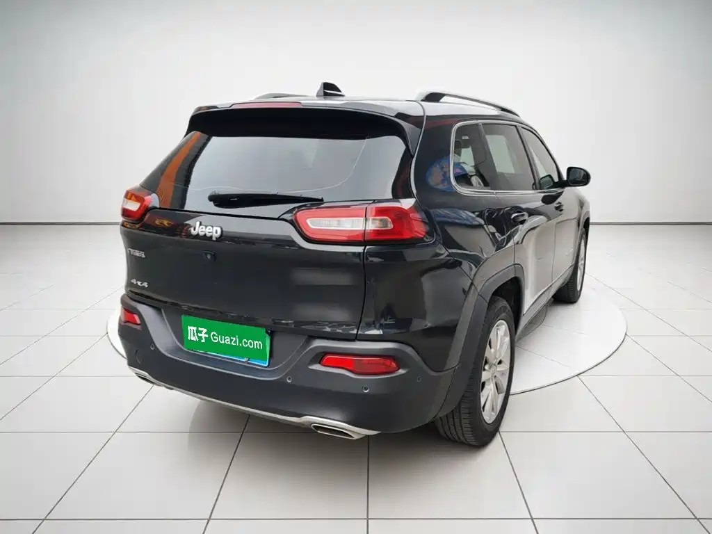 Jeep Cherokee — миниатюра 4