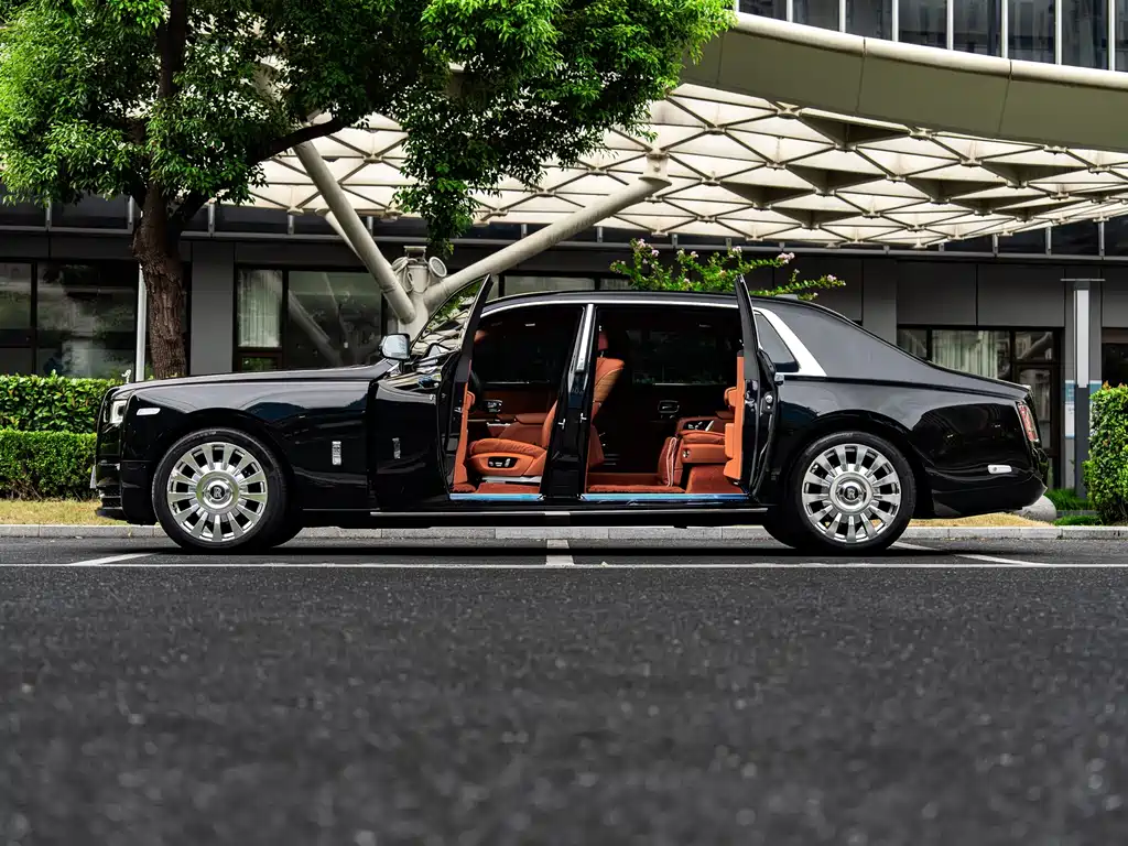 Rolls-Royce Phantom — миниатюра 5