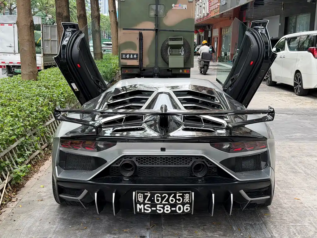 Lamborghini Aventador — миниатюра 17