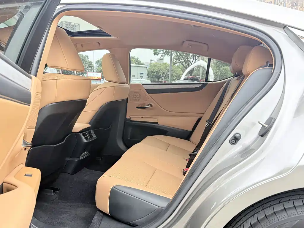 Lexus ES — миниатюра 7