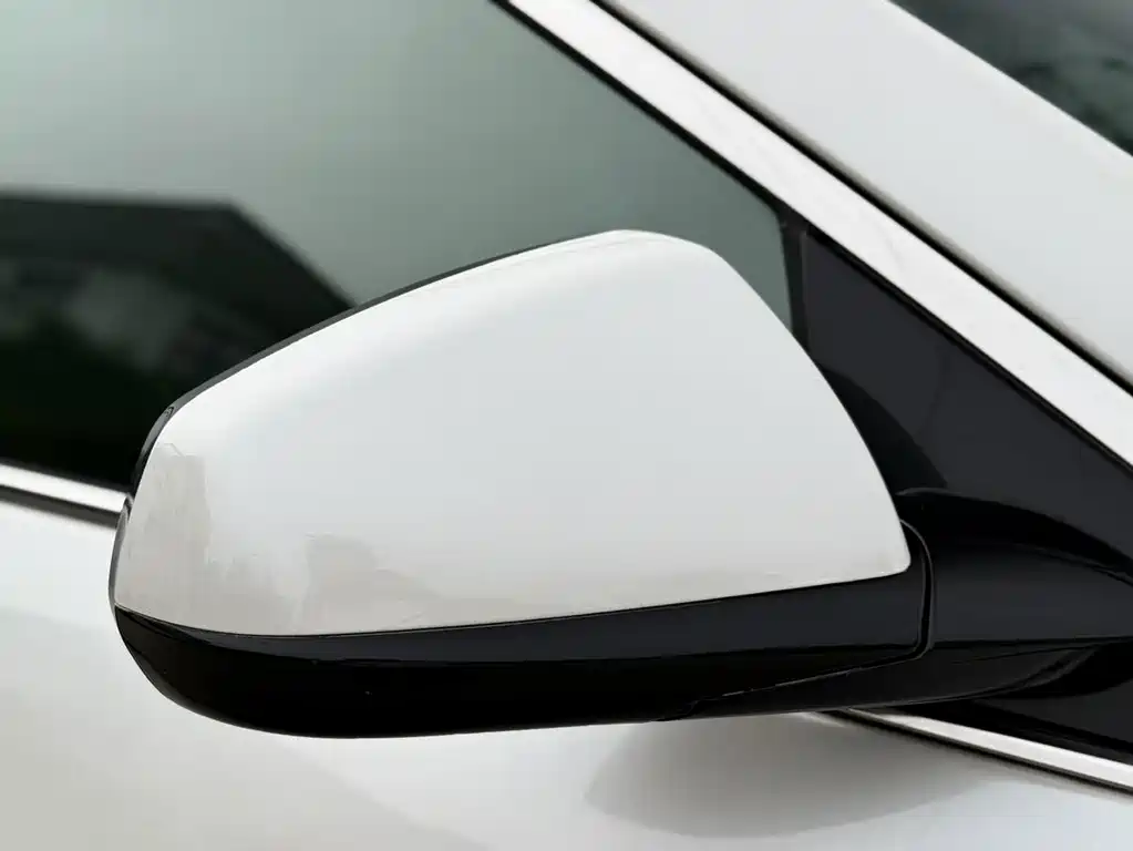 Cadillac SRX — миниатюра 11