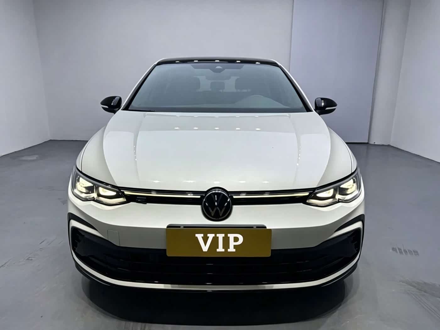 Volkswagen Golf 1.4 л 2022 г. Белый, пробег 40000 км