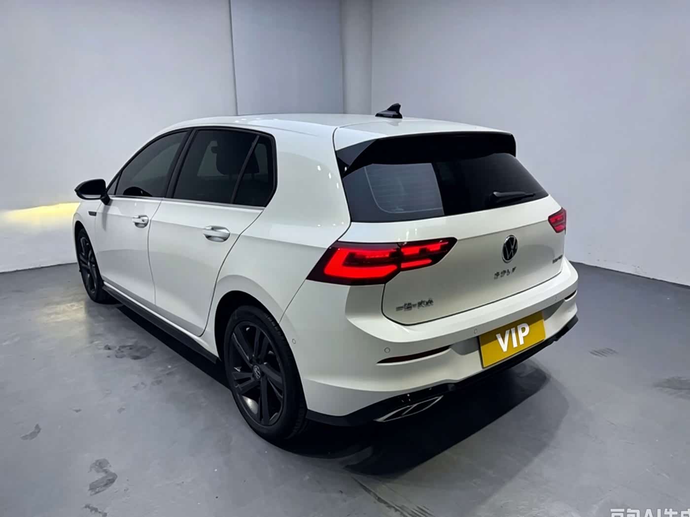 Volkswagen Golf 1.4 л 2022 г. Белый, пробег 40000 км