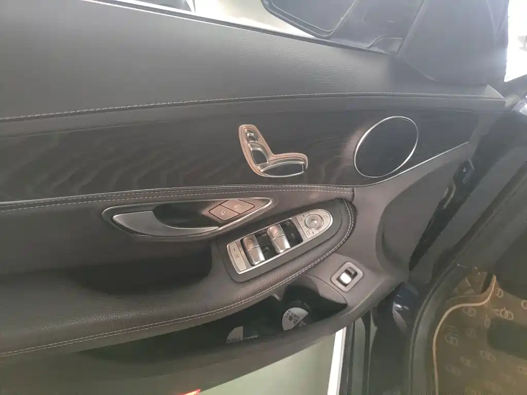 Mercedes-Benz C-Class — миниатюра 7