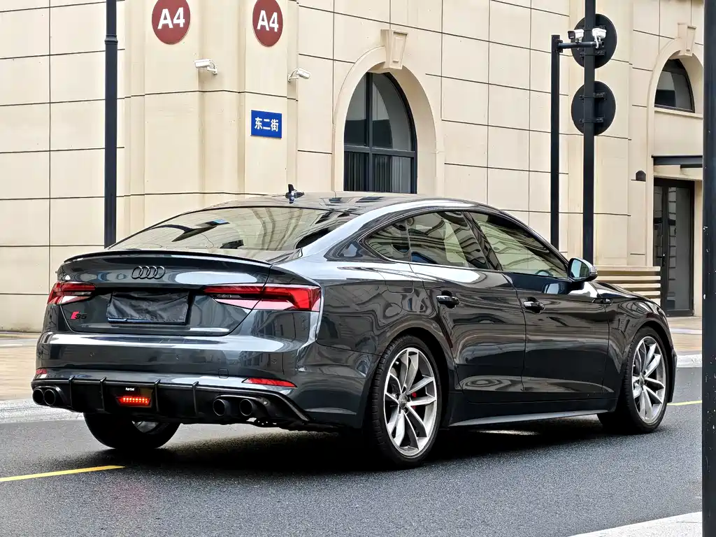 AUDI S5