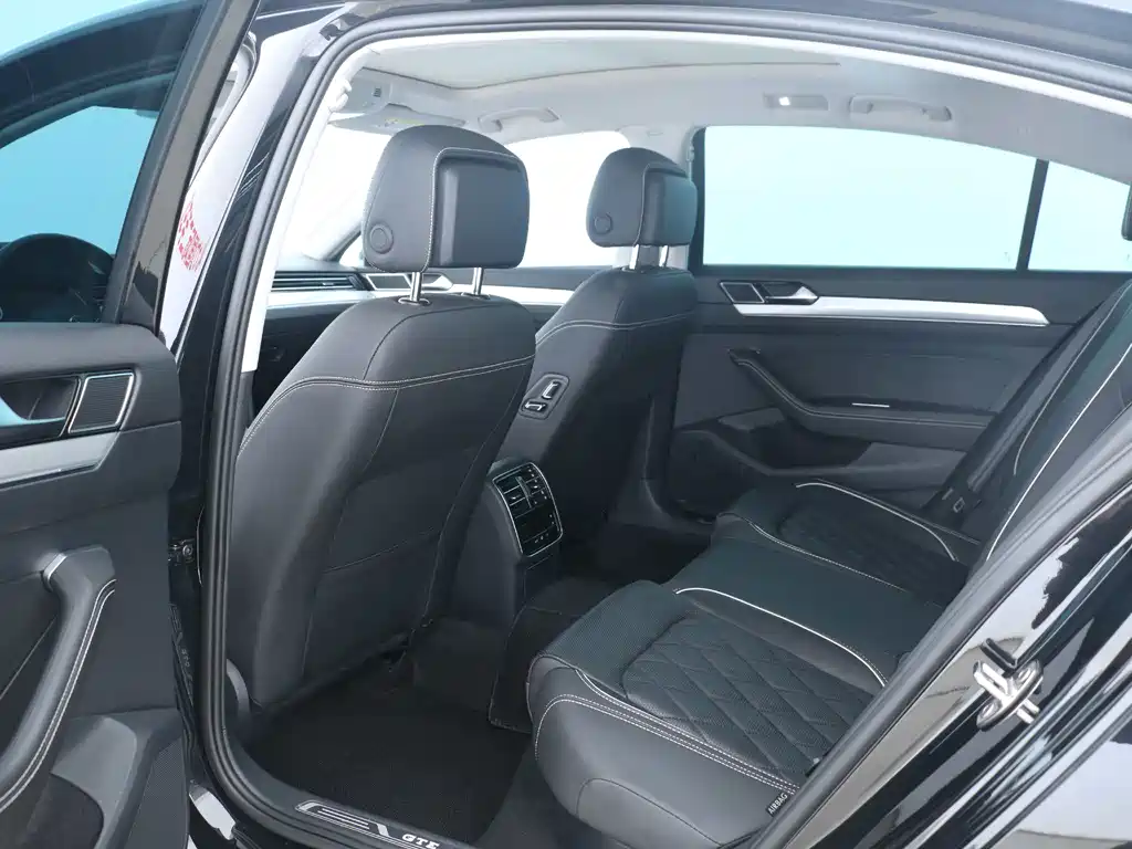 VOLKSWAGEN MAGOTAN GTE PLUG IN HYBRID